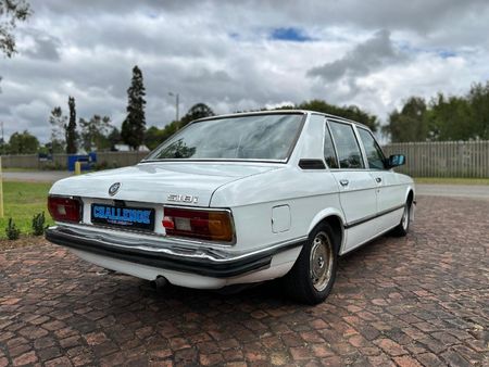 1982-BMW-5-Series-518i_3