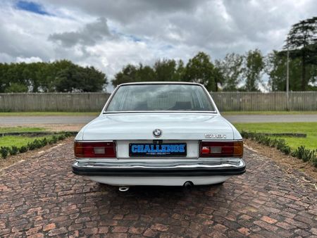 1982-BMW-5-Series-518i_4