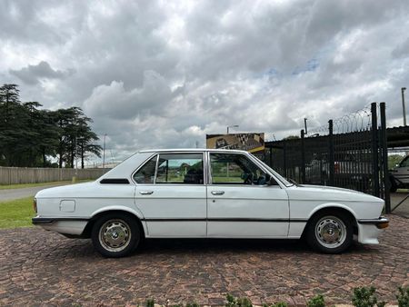 1982-BMW-5-Series-518i_6