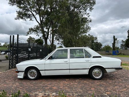 1982-BMW-5-Series-518i_7