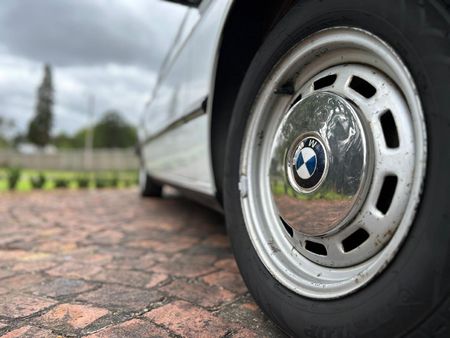 1982-BMW-5-Series-518i_8