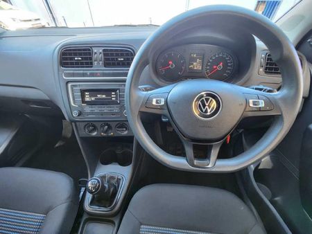 2023-Volkswagen-Polo-Vivo-14-Comfortline-5-dr_10