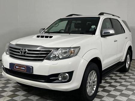2015-Toyota-Fortuner-30-D-4D-Raised-Body-Auto_0