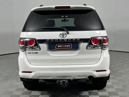 2015-Toyota-Fortuner-30-D-4D-Raised-Body-Auto_9