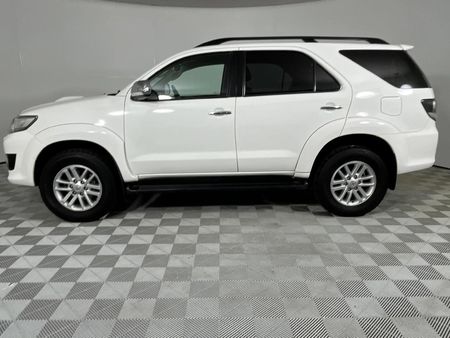 2015-Toyota-Fortuner-30-D-4D-Raised-Body-Auto_10
