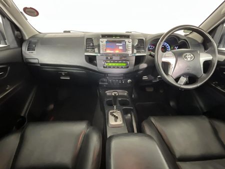 2015-Toyota-Fortuner-30-D-4D-Raised-Body-Auto_1