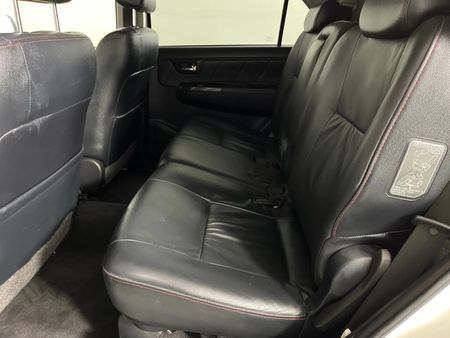 2015-Toyota-Fortuner-30-D-4D-Raised-Body-Auto_3