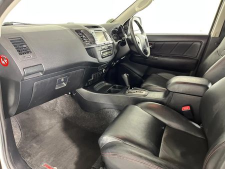 2015-Toyota-Fortuner-30-D-4D-Raised-Body-Auto_4