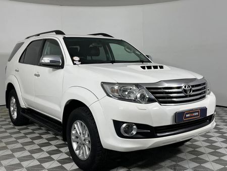 2015-Toyota-Fortuner-30-D-4D-Raised-Body-Auto_7