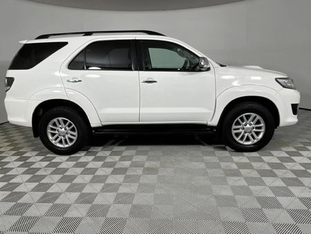 2015-Toyota-Fortuner-30-D-4D-Raised-Body-Auto_8