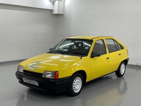 1990-Opel-Kadett-16-GLS_0
