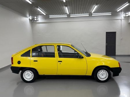 1990-Opel-Kadett-16-GLS_3