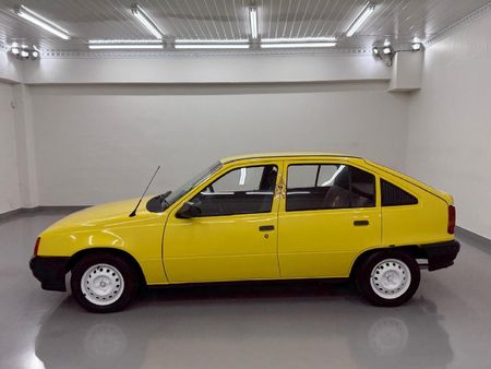 1990-Opel-Kadett-16-GLS_4