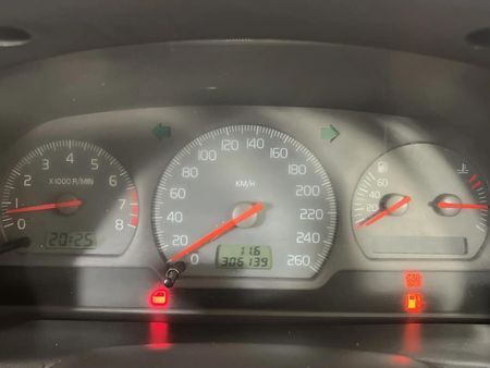2000-Volvo-S40-20_2