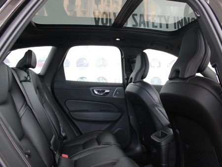 2025-Volvo-XC60-T8-Twin-Engine-Ultimate-Dark-AWD_9