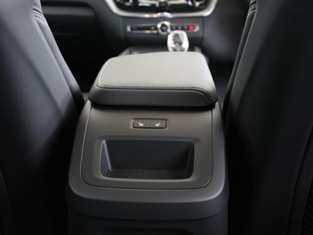 2025-Volvo-XC60-T8-Twin-Engine-Ultimate-Dark-AWD_10