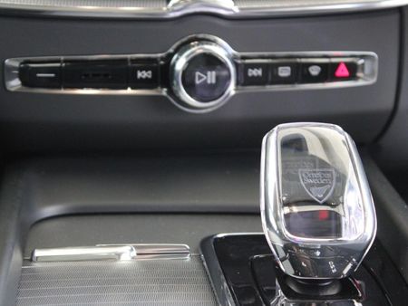 2025-Volvo-XC60-T8-Twin-Engine-Ultimate-Dark-AWD_12