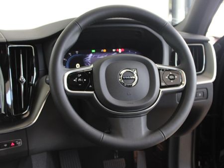 2025-Volvo-XC60-T8-Twin-Engine-Ultimate-Dark-AWD_16