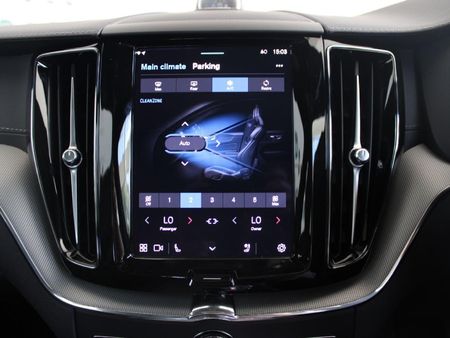 2025-Volvo-XC60-T8-Twin-Engine-Ultimate-Dark-AWD_22