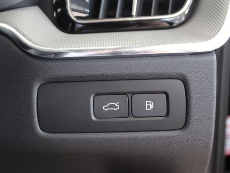 2025-Volvo-XC60-T8-Twin-Engine-Ultimate-Dark-AWD_24