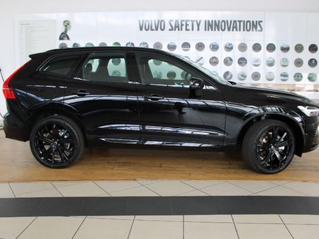 2025-Volvo-XC60-T8-Twin-Engine-Ultimate-Dark-AWD_2