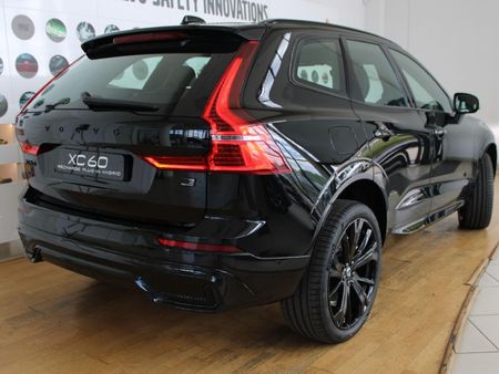 2025-Volvo-XC60-T8-Twin-Engine-Ultimate-Dark-AWD_4