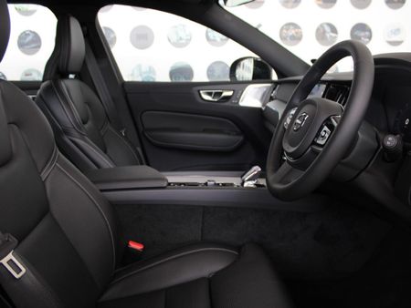2025-Volvo-XC60-T8-Twin-Engine-Ultimate-Dark-AWD_8