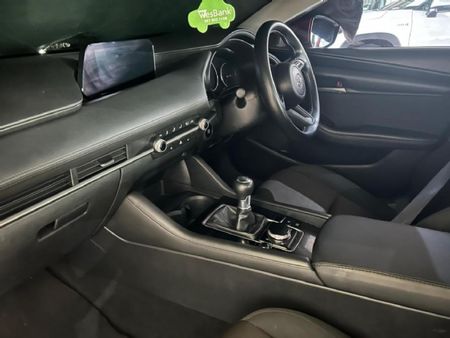 2021-Mazda-3-15-Active_10