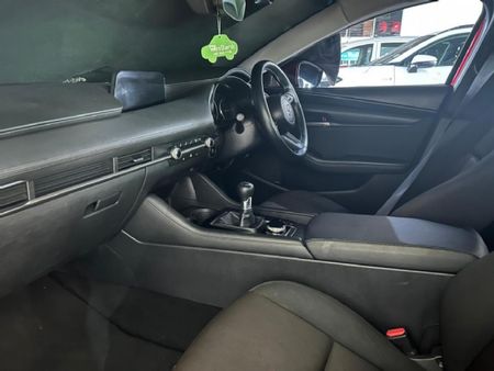 2021-Mazda-3-15-Active_11