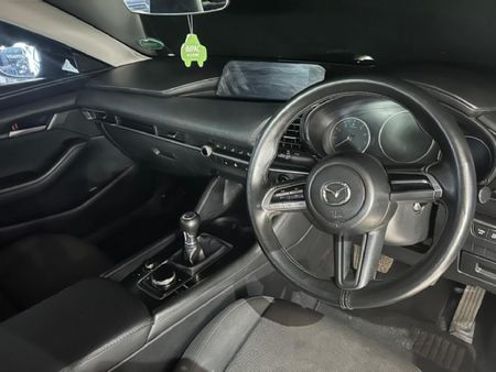 2021-Mazda-3-15-Active_13