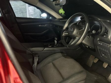 2021-Mazda-3-15-Active_5