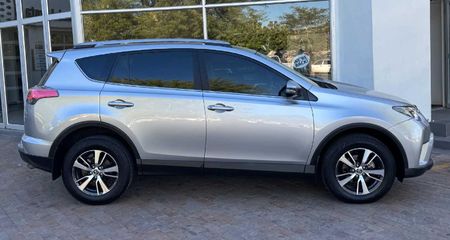 2017-Toyota-RAV4-20-GX_2