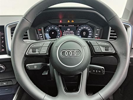 2025-Audi-A1-Audi-A1-Sportback-30TFSI-S-Tronic-Black-Edition_10