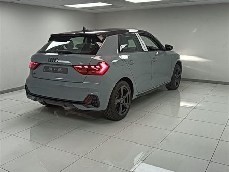 2025-Audi-A1-Audi-A1-Sportback-30TFSI-S-Tronic-Black-Edition_5