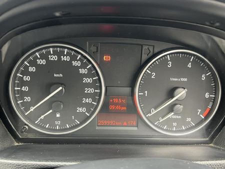 2009-BMW-3-Series-320i-Auto_9