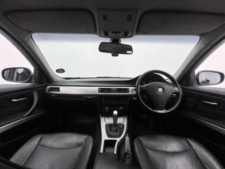 2009-BMW-3-Series-320i-Auto_10