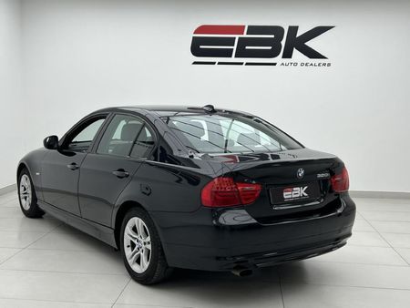 2009-BMW-3-Series-320i-Auto_3