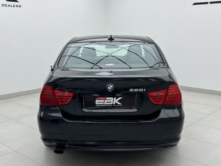 2009-BMW-3-Series-320i-Auto_4