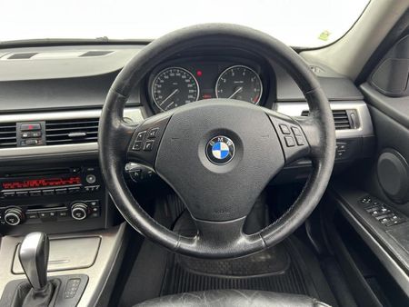 2009-BMW-3-Series-320i-Auto_8