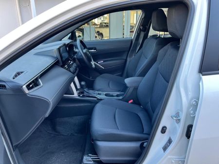 2025-Toyota-Corolla-Cross-18-XI_6