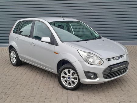 2014-Ford-Figo-14-Ambiente_0