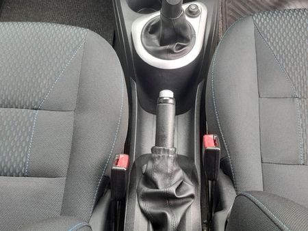 2014-Ford-Figo-14-Ambiente_13