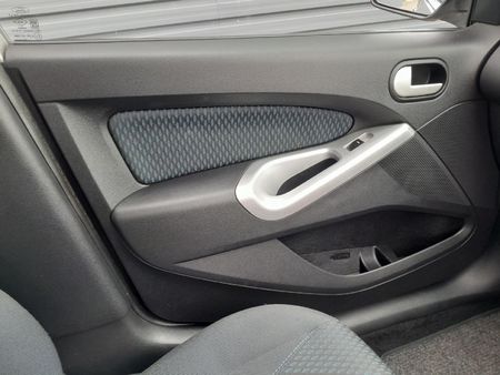 2014-Ford-Figo-14-Ambiente_15