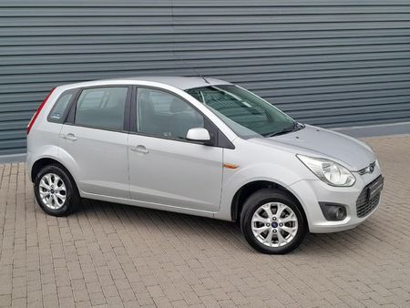 2014-Ford-Figo-14-Ambiente_1