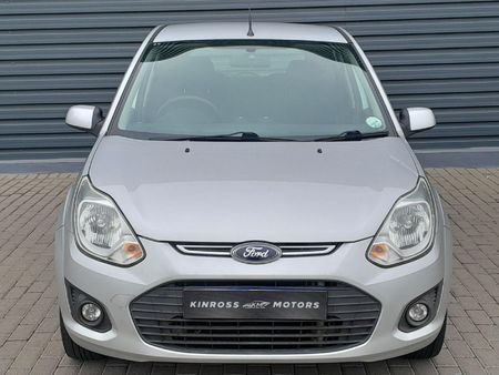 2014-Ford-Figo-14-Ambiente_3
