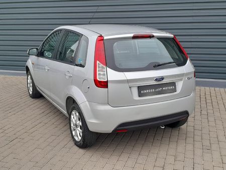2014-Ford-Figo-14-Ambiente_6