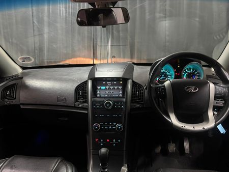 2016-Mahindra-XUV-500-22D-mHawk-7-seat-W8-AWD_3