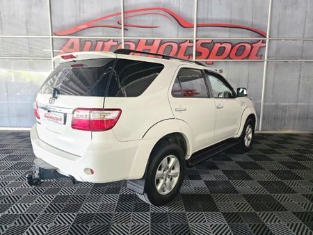 2010-Toyota-Fortuner-30-D-4D-Raised-Body_2