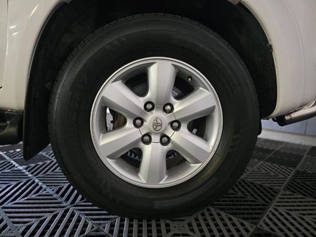 2010-Toyota-Fortuner-30-D-4D-Raised-Body_4