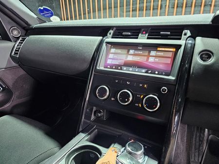 2018-Land-Rover-Discovery-30-TD6-S_13